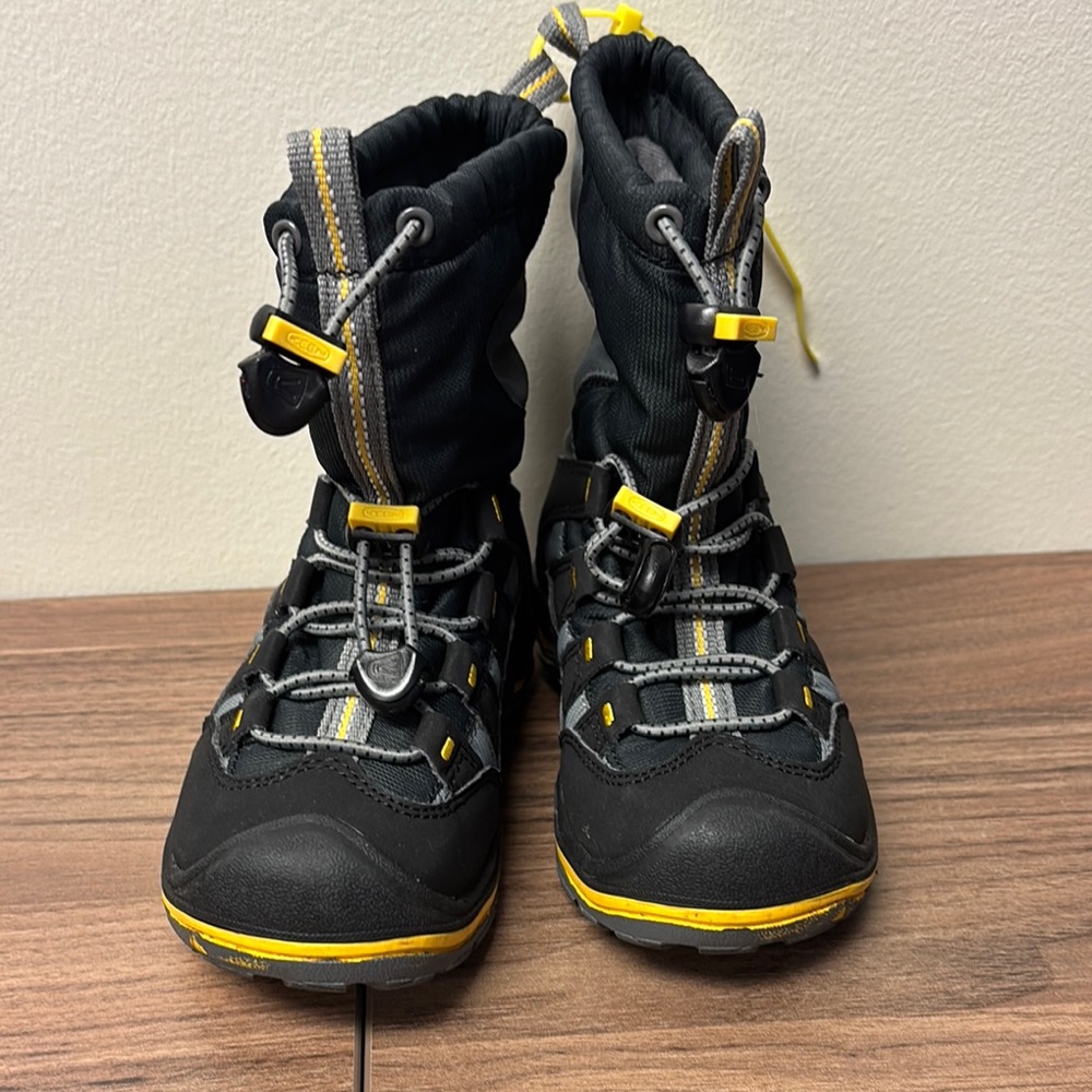 Keen Winterport waterproof boot size 9